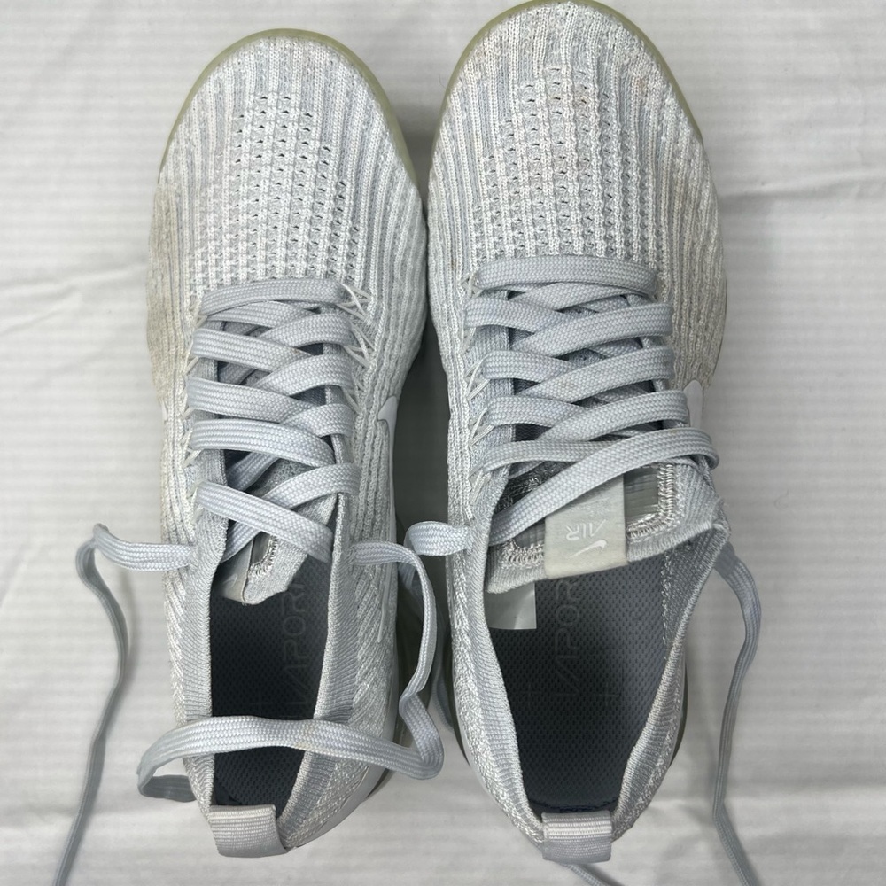 Womens Nike Air Vapor Max. White. Size 6.